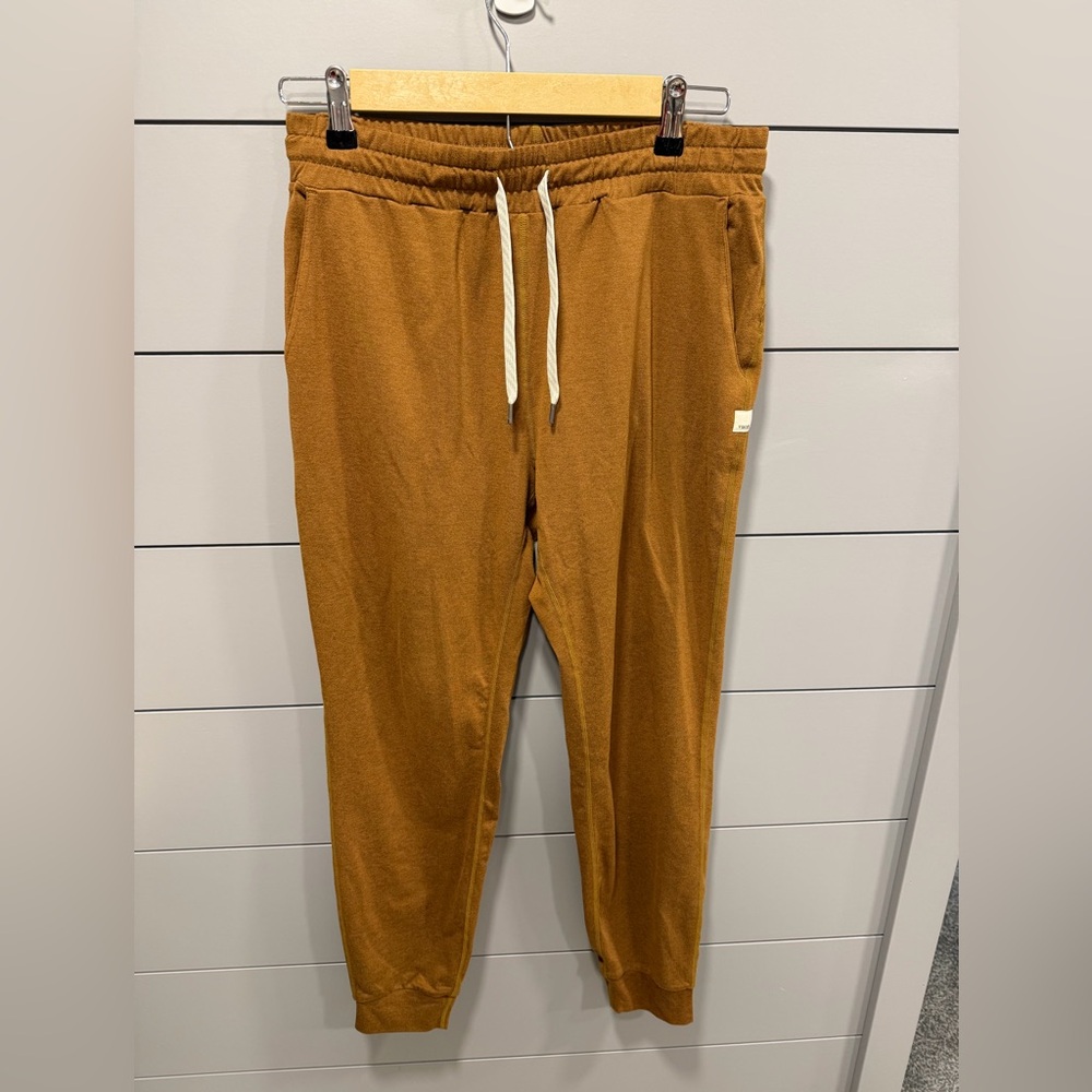 Vuori size small joggers